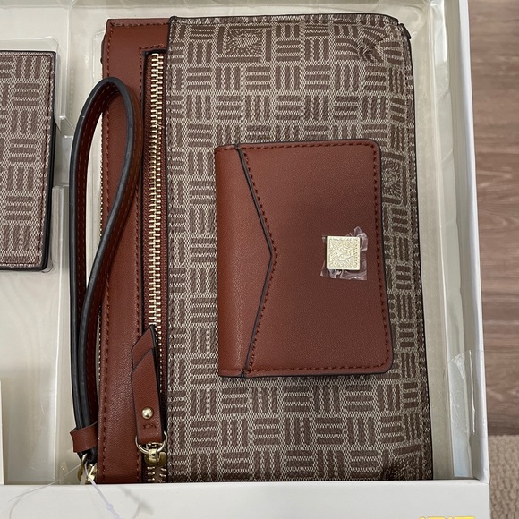 Anne Klein - Picture 4 of 4